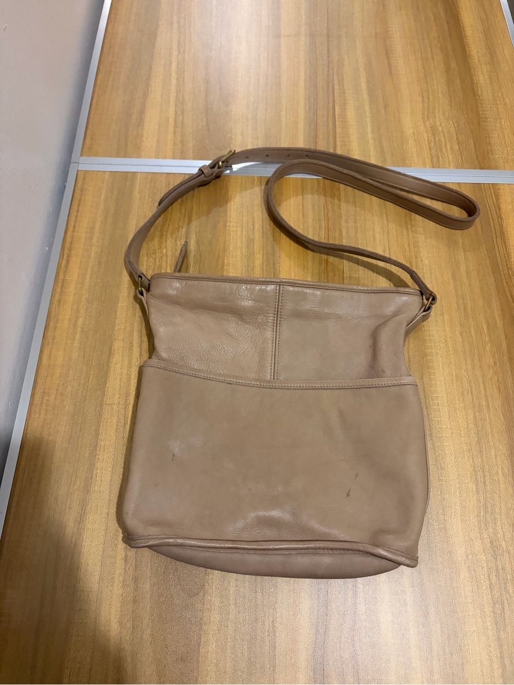 Vintage Coach Beige/Tan Leather Shoulder Bag